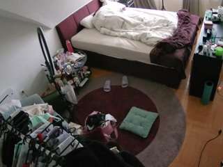 voyeurcam-julmodels-whitebed-1 live cam profile