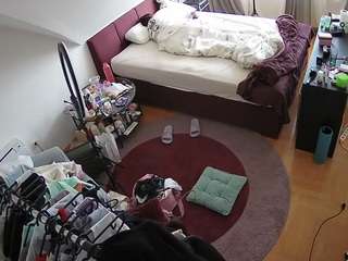 voyeurcam-julmodels-whitebed-1's CamSoda show and profile