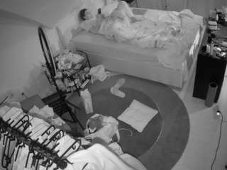 le modèle voyeurcam-julmodels-whitebed-1 est en webcam porno dans un show sur le site camsoda, il possède les tags suivants: average,black hair,flash,hidden,hidden cam,julmodels-house,no drinking,no smoking,pov,sex,sexwebcam,voyeur,hd