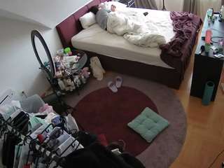 voyeurcam-julmodels-whitebed-1 live cam profile