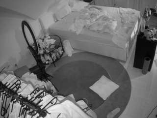 voyeurcam-julmodels-whitebed-1