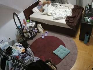 voyeurcam-julmodels-whitebed-1