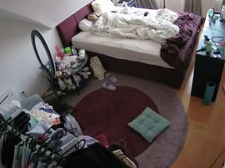voyeurcam-julmodels-whitebed-1 webcam