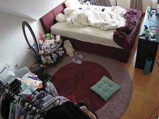 voyeurcam-julmodels-whitebed-1 webcam