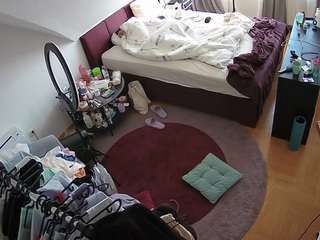 voyeurcam-julmodels-whitebed-1