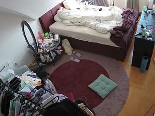 voyeurcam-julmodels-whitebed-1