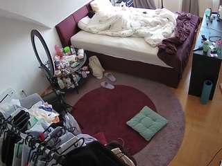 voyeurcam-julmodels-whitebed-1 webcam
