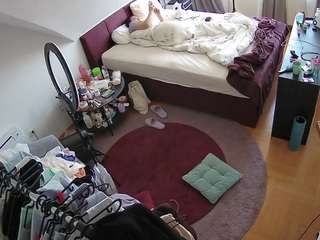 voyeurcam-julmodels-whitebed-1 webcam