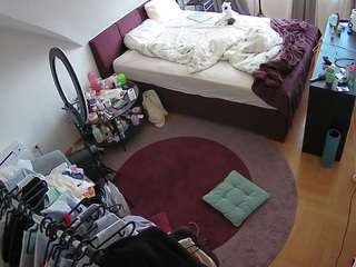 voyeurcam-julmodels-whitebed-1