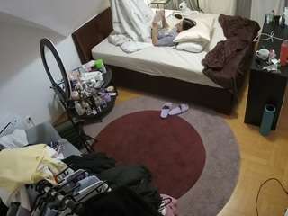 voyeurcam-julmodels-whitebed-1