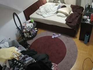 voyeurcam-julmodels-whitebed-1