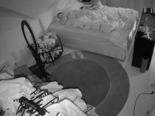 voyeurcam-julmodels-whitebed-1