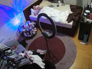 voyeurcam-julmodels-whitebed-1 live cam profile