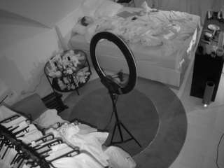 voyeurcam-julmodels-whitebed-1