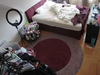 voyeurcam-julmodels-whitebed-1 webcam