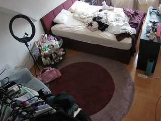 voyeurcam-julmodels-whitebed-1