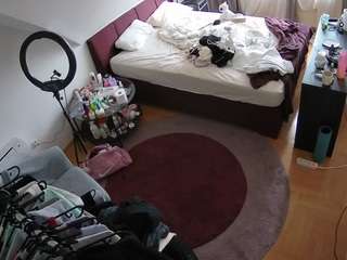 voyeurcam-julmodels-whitebed-1