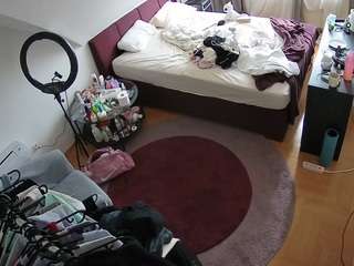 voyeurcam-julmodels-whitebed-1