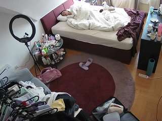 voyeurcam-julmodels-whitebed-1 live cam profile