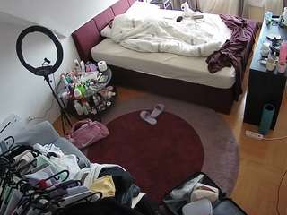 voyeurcam-julmodels-whitebed-1 live cam profile