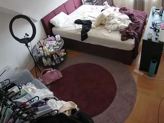 voyeurcam-julmodels-whitebed-1 live cam profile