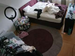 voyeurcam-julmodels-whitebed-1 live cam profile