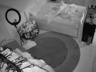 voyeurcam-julmodels-whitebed-1 live cam profile