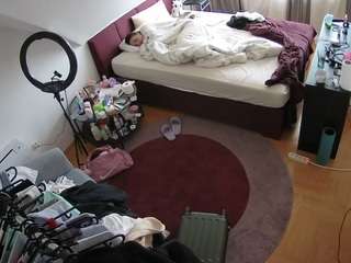 voyeurcam-julmodels-whitebed-1