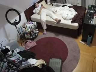 voyeurcam-julmodels-whitebed-1