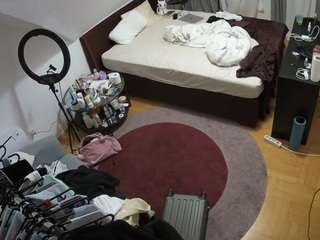 voyeurcam-julmodels-whitebed-1's CamSoda show and profile