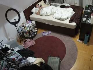 voyeurcam-julmodels-whitebed-1 webcam