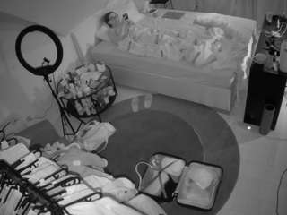 voyeurcam-julmodels-whitebed-1