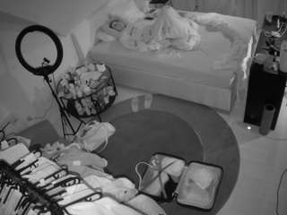 voyeurcam-julmodels-whitebed-1