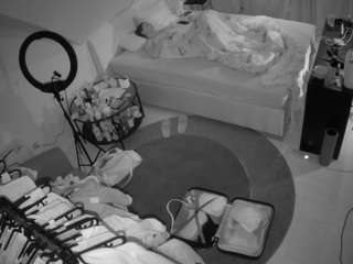 voyeurcam-julmodels-whitebed-1