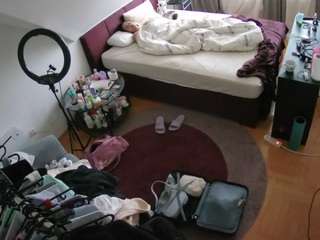 voyeurcam-julmodels-whitebed-1