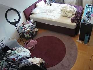 voyeurcam-julmodels-whitebed-1