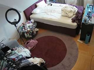 voyeurcam-julmodels-whitebed-1 webcam