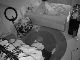 voyeurcam-julmodels-whitebed-1