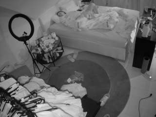 voyeurcam-julmodels-whitebed-1