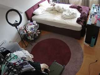 voyeurcam-julmodels-whitebed-1