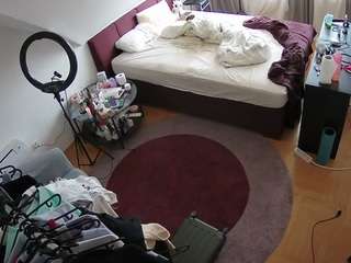voyeurcam-julmodels-whitebed-1 webcam