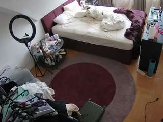 voyeurcam-julmodels-whitebed-1