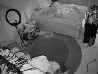 voyeurcam-julmodels-whitebed-1