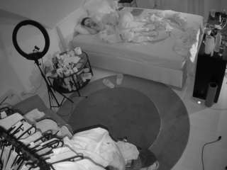 voyeurcam-julmodels-whitebed-1