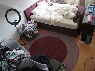 voyeurcam-julmodels-whitebed-1's CamSoda show and profile