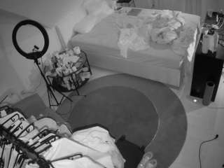 voyeurcam-julmodels-whitebed-1