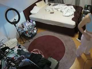 voyeurcam-julmodels-whitebed-1