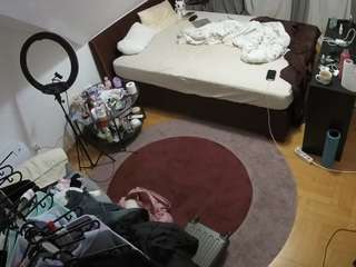 voyeurcam-julmodels-whitebed-1