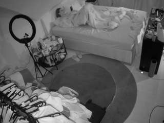 voyeurcam-julmodels-whitebed-1