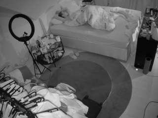 voyeurcam-julmodels-whitebed-1